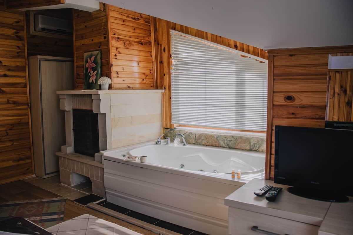 Jakuzili Junior Suite | Individually decorated, individually furnished, blackout curtains