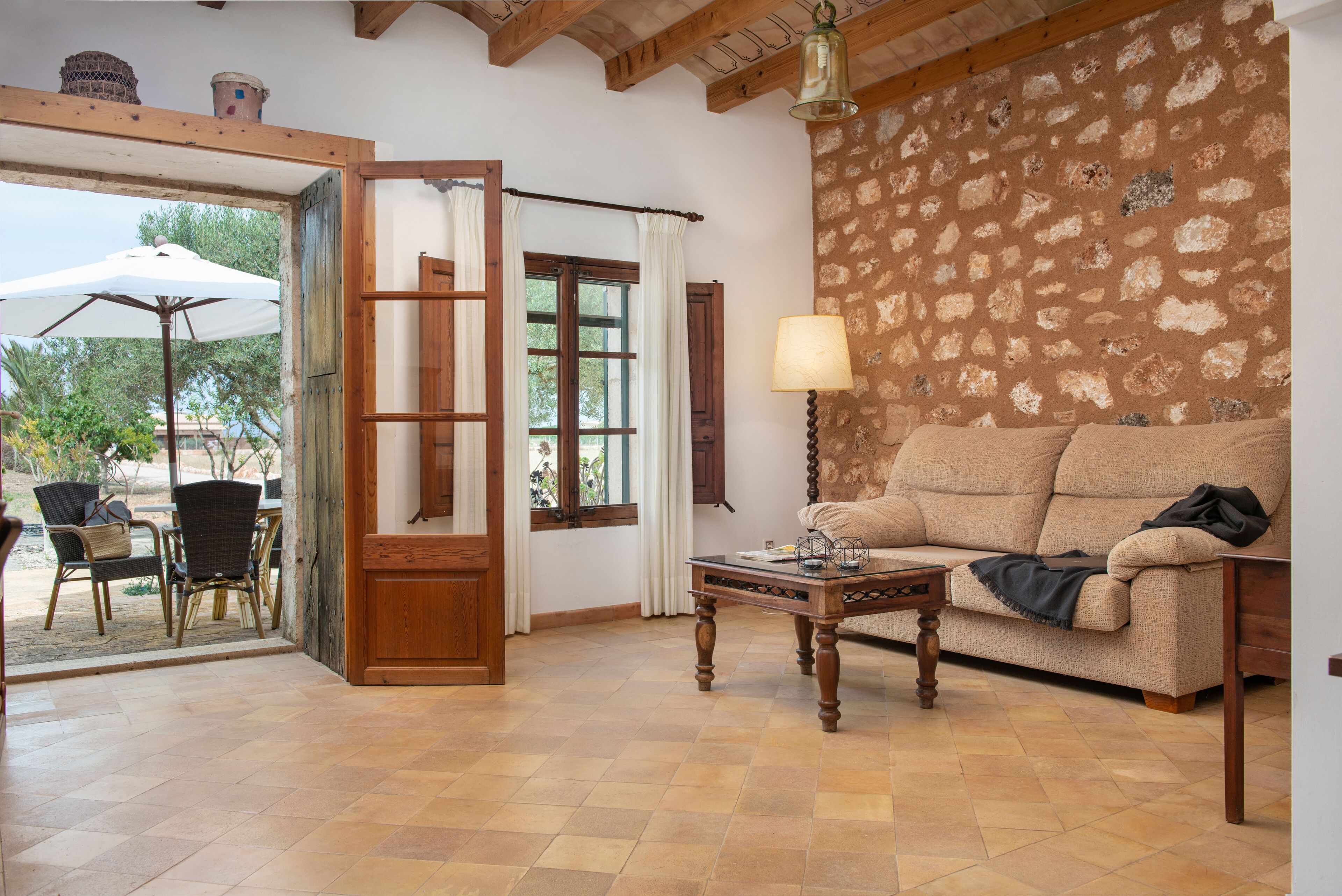 小型套房, 按摩浴缸 | 羽绒被、客房内保险箱、特色装修、特色 家居