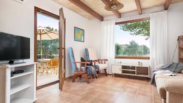 Apartment, 2 Bedrooms | Down comforters, in-room safe, individually decorated