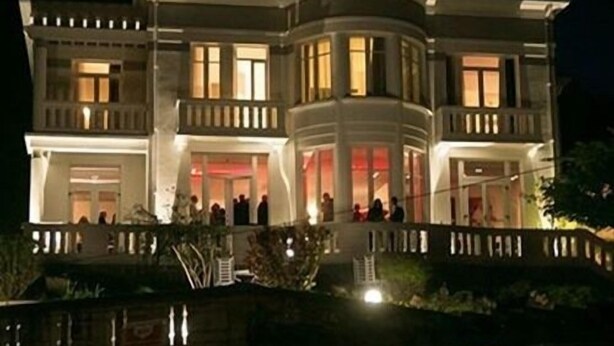 A large, multi-story building with a curved corner, featuring balconies and large windows. - Villa Fani (Thiers)