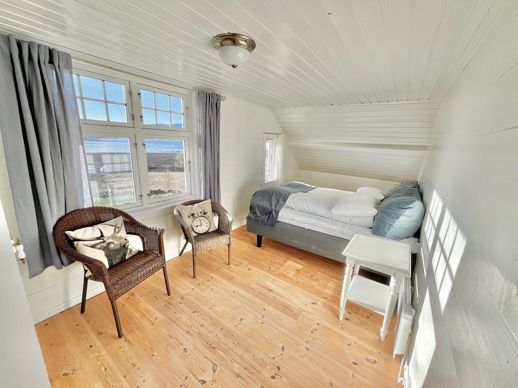 Pillow-top beds, individually decorated, free WiFi, bed sheets