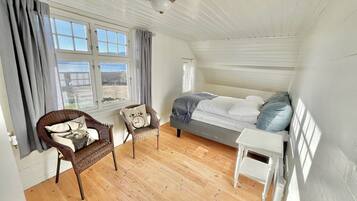 Pillow-top beds, individually decorated, free WiFi, bed sheets