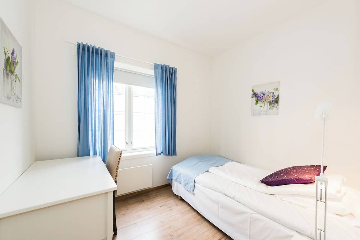 Senger med overmadrass, individuelt dekorert og wi-fi (inkludert)