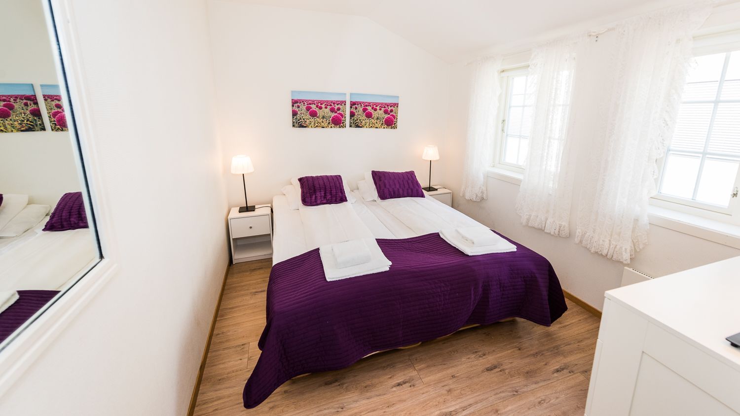 أسرّة بطبقة علوية مريحة وبديكورات فريدة لكل غرفة وواي فاي مجانًا