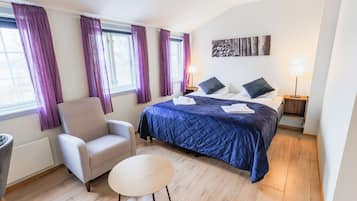 Pillow-top beds, individually decorated, free WiFi, bed sheets