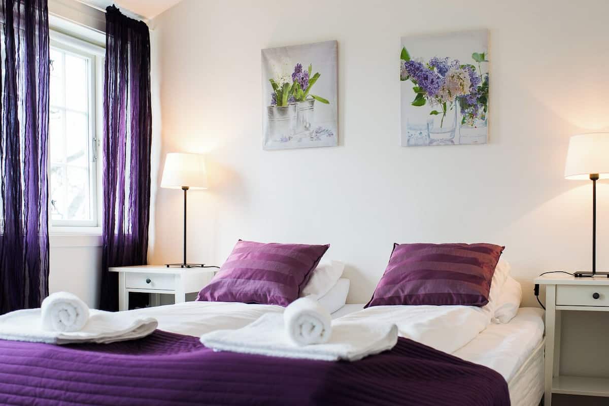 Senger med overmadrass, individuelt dekorert og wi-fi (inkludert)