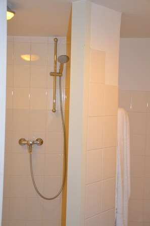 Twin Room, 1 Bedroom, Garden View, Garden Area | Bathroom shower