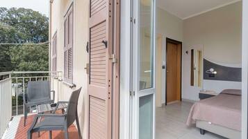 Camera Superior con letto matrimoniale o 2 letti singoli, balcone | 1 camera, biancheria da letto di alta qualità, minibar