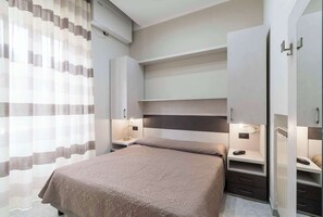 Economy-Doppelzimmer | 1 Schlafzimmer, hochwertige Bettwaren, Minibar, Zimmersafe