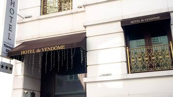 Mặt tiền nơi lưu trú