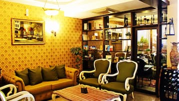 Lobby lounge