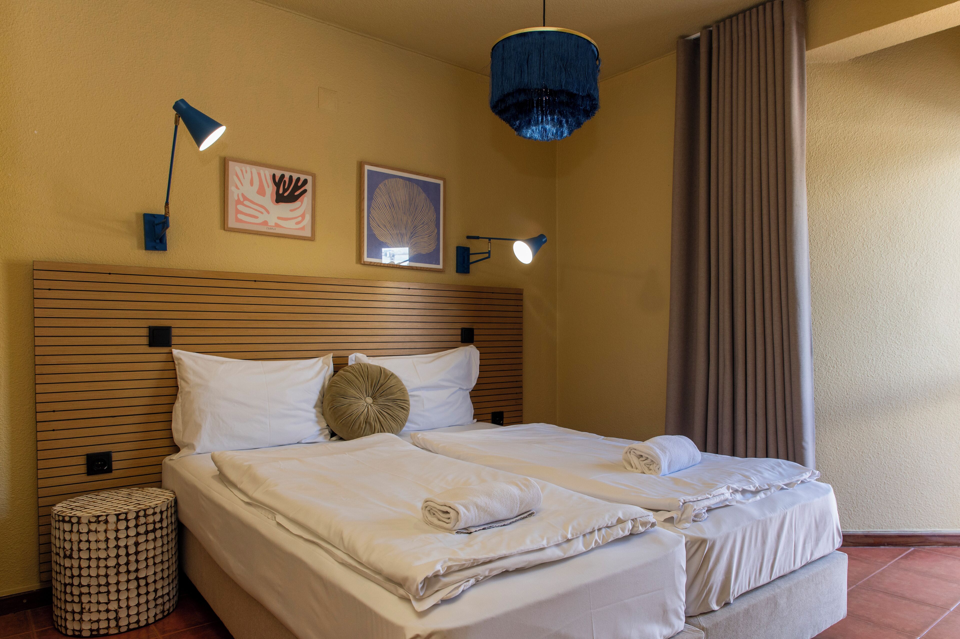 Habitación con 1 cama doble o 2 individuales, terraza | Wifi gratis y ropa de cama