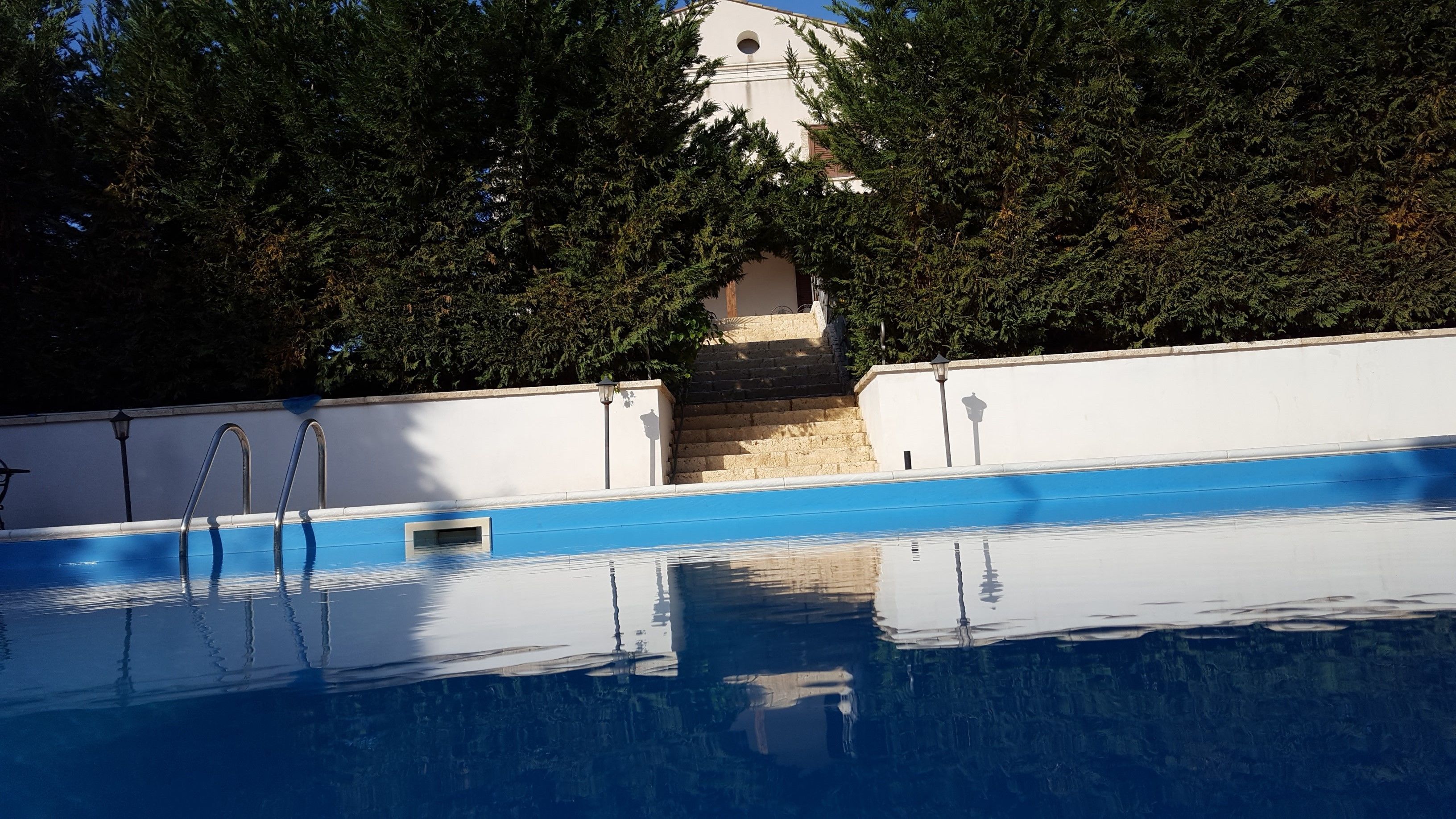 حمّام سباحة خارجي موسمي