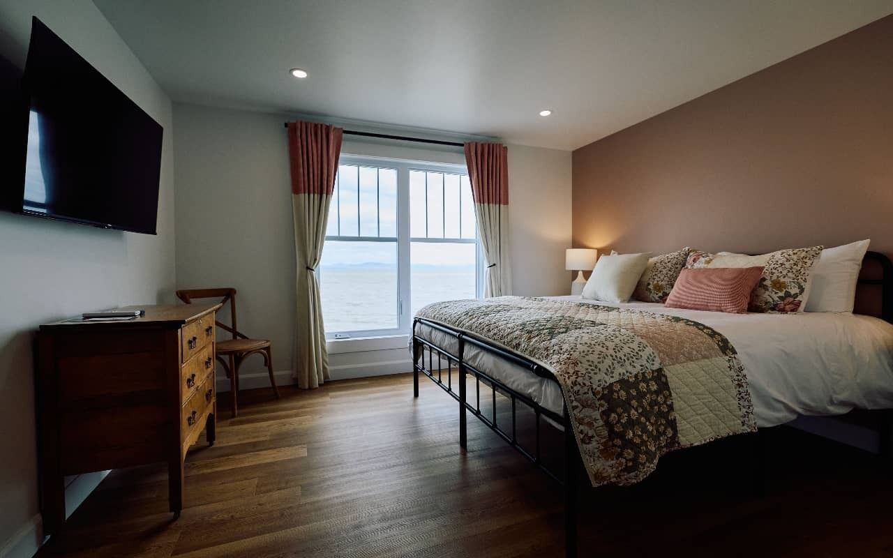 Chambre 2e étage AUBERGE, 1 lit king, sans balcon | 免费 WiFi、床单