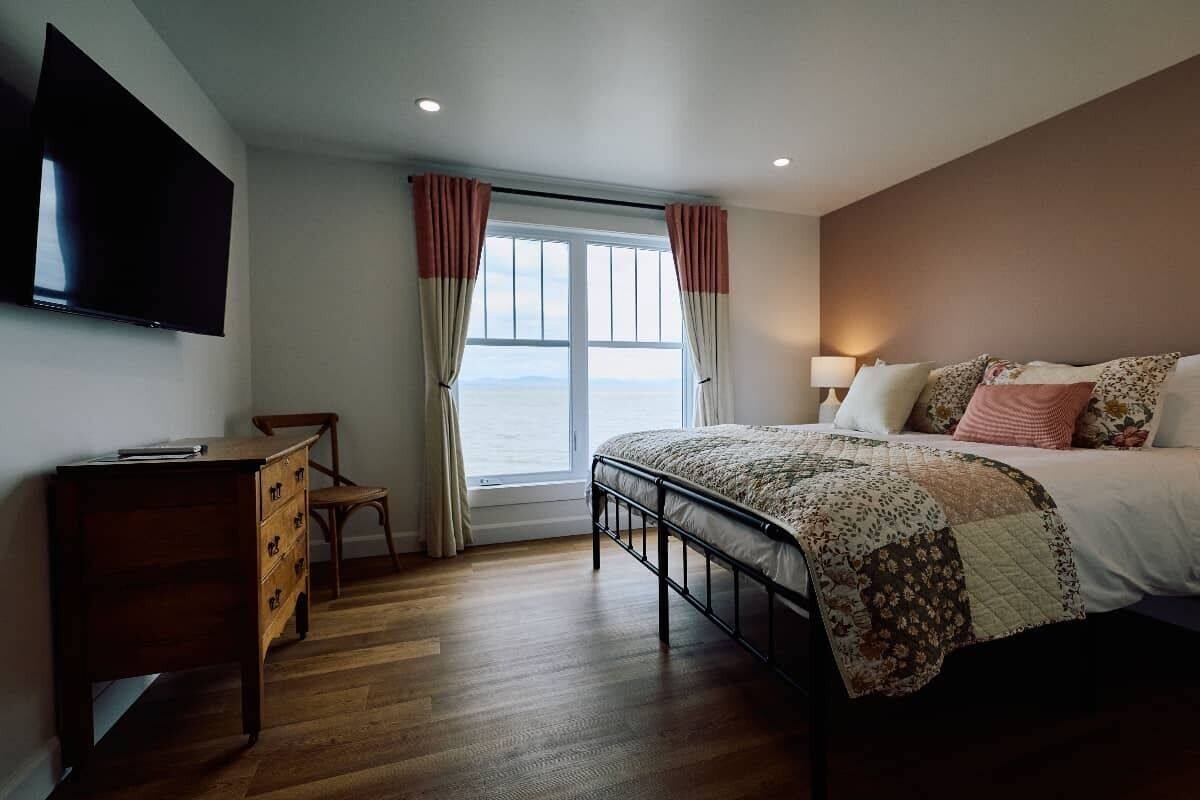 Chambre 2e étage AUBERGE, 1 lit king, sans balcon | WiFi (free), bed sheets