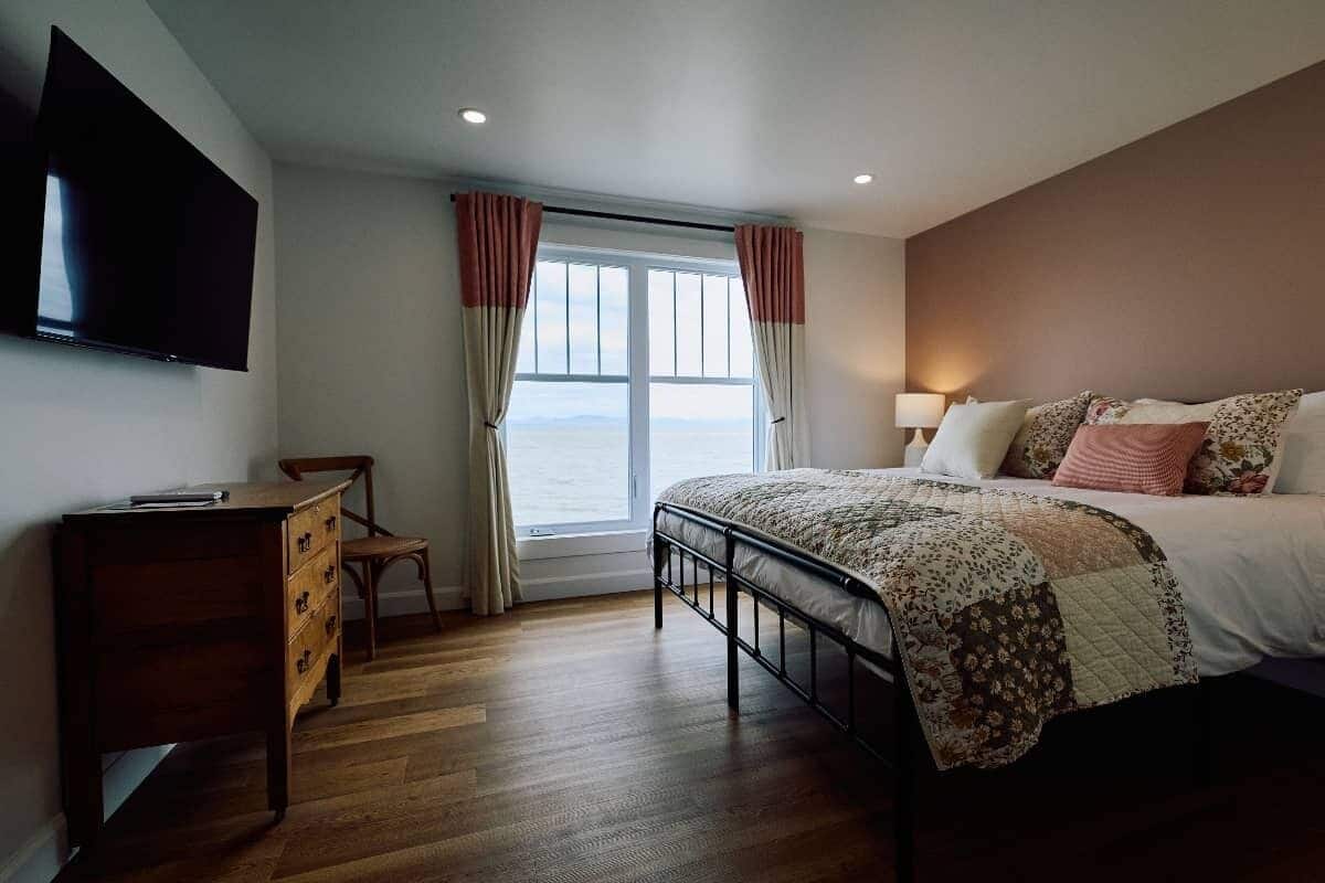 Chambre 2e étage AUBERGE, 1 lit king, sans balcon | Free WiFi, bed sheets