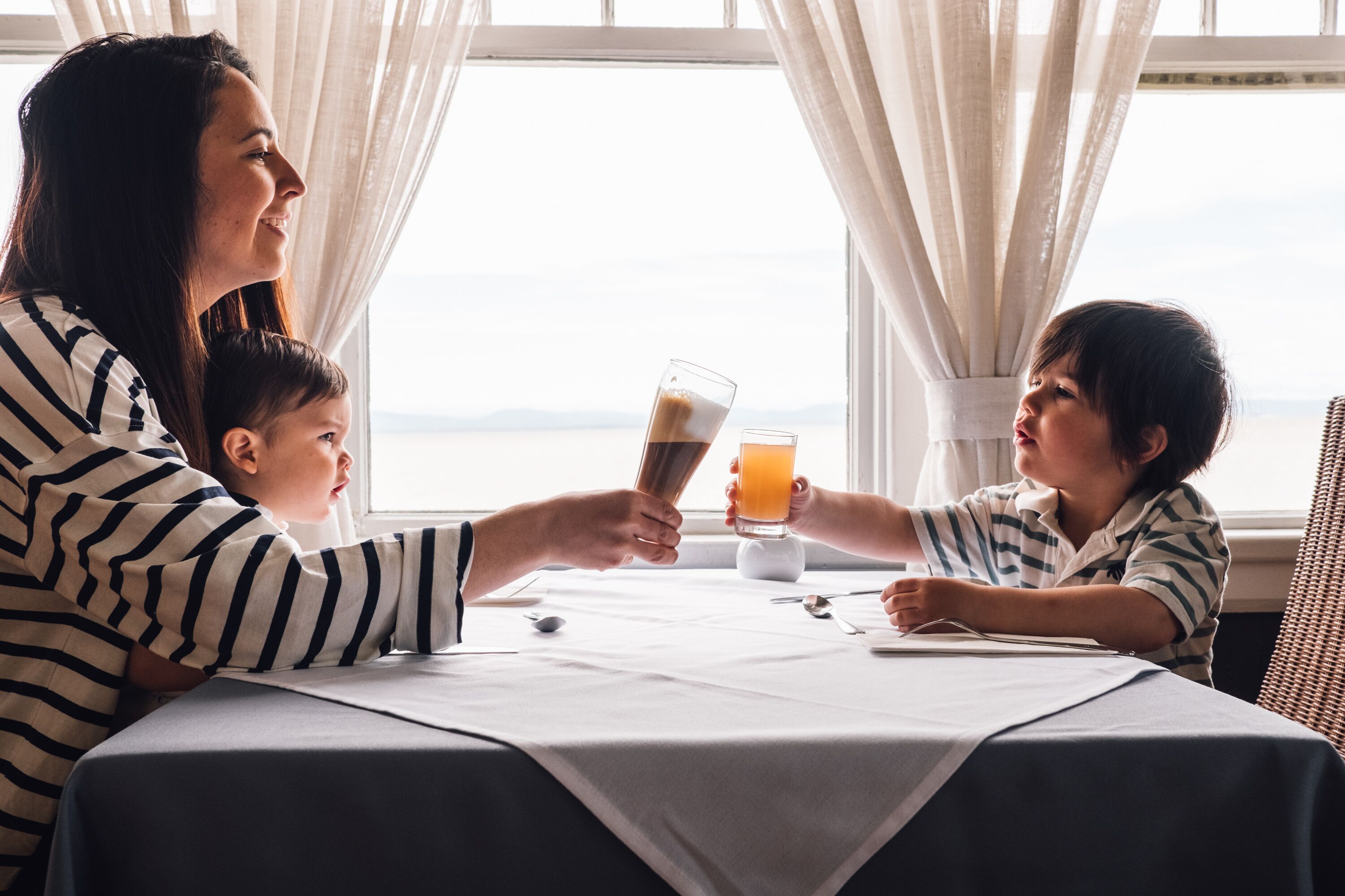 Breakfast, dinner served; French cuisine, ocean views 