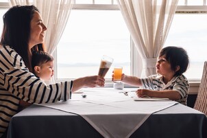 Serviço de café da manhã, culinária francesa, vistas para o mar 