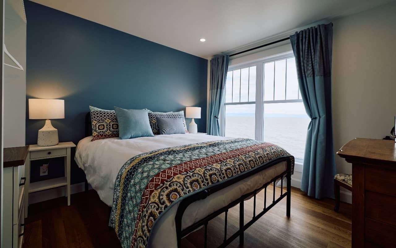 Chambre 2e étage AUBERGE, 1 lit queen, sans balcon | 免费 WiFi、床单