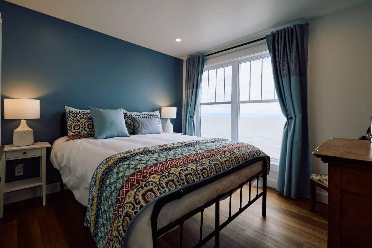 Chambre 2e étage AUBERGE, 1 lit queen, sans balcon | Free WiFi, bed sheets