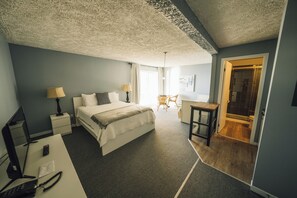 Chambre standard RDC, section MOTEL, un lit queen, cuisinette | Free cribs/infant beds, free WiFi, bed sheets - Auberge sur mer (Notre-Dame-du-Portage)