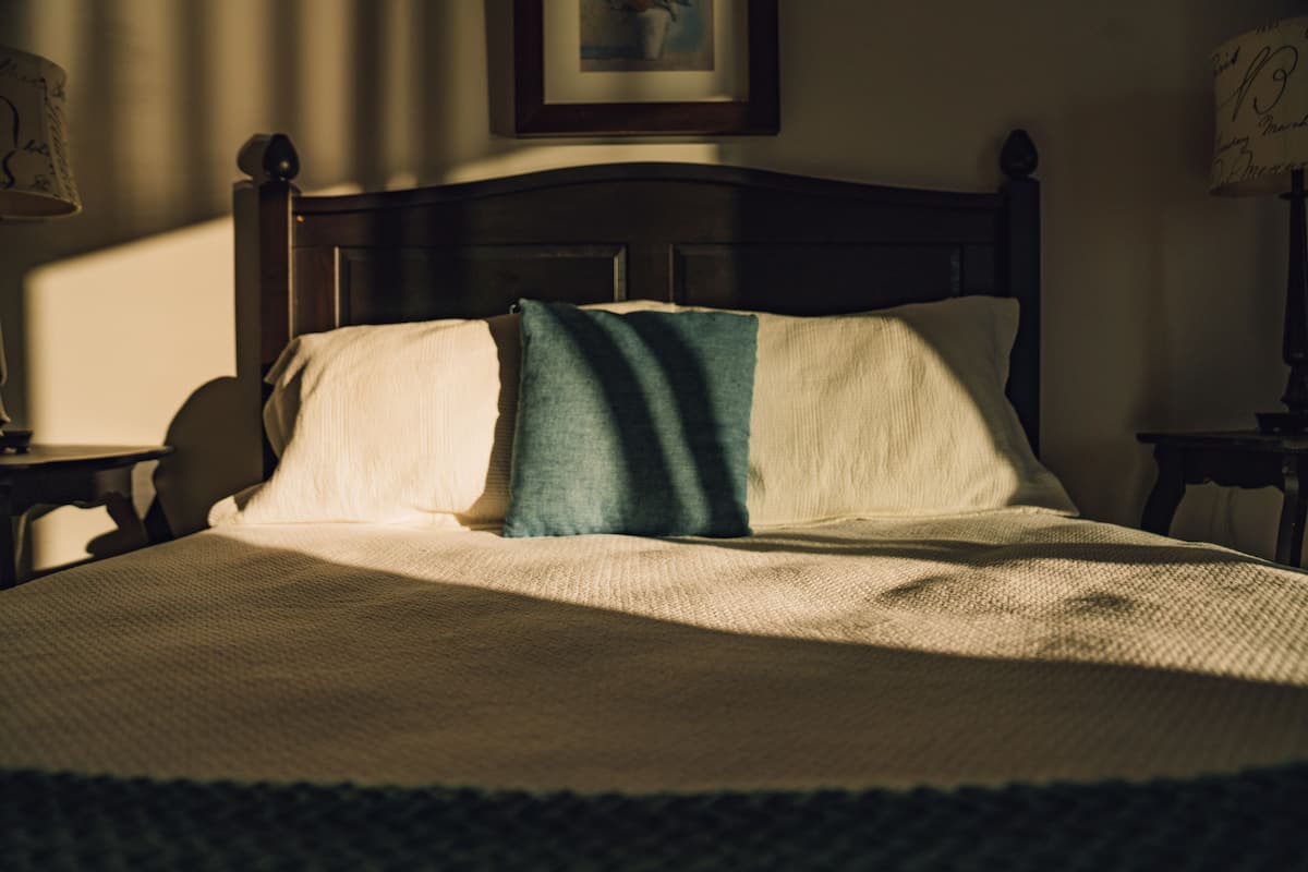 chambre standard, 2e étage, section auberge, un lit double | free wifi, bed sheets