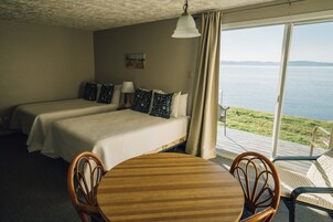 Chambre standard RDC, section MOTEL, deux lits doubles, cuisinette | Wi-Fi de cortesia, roupa de cama