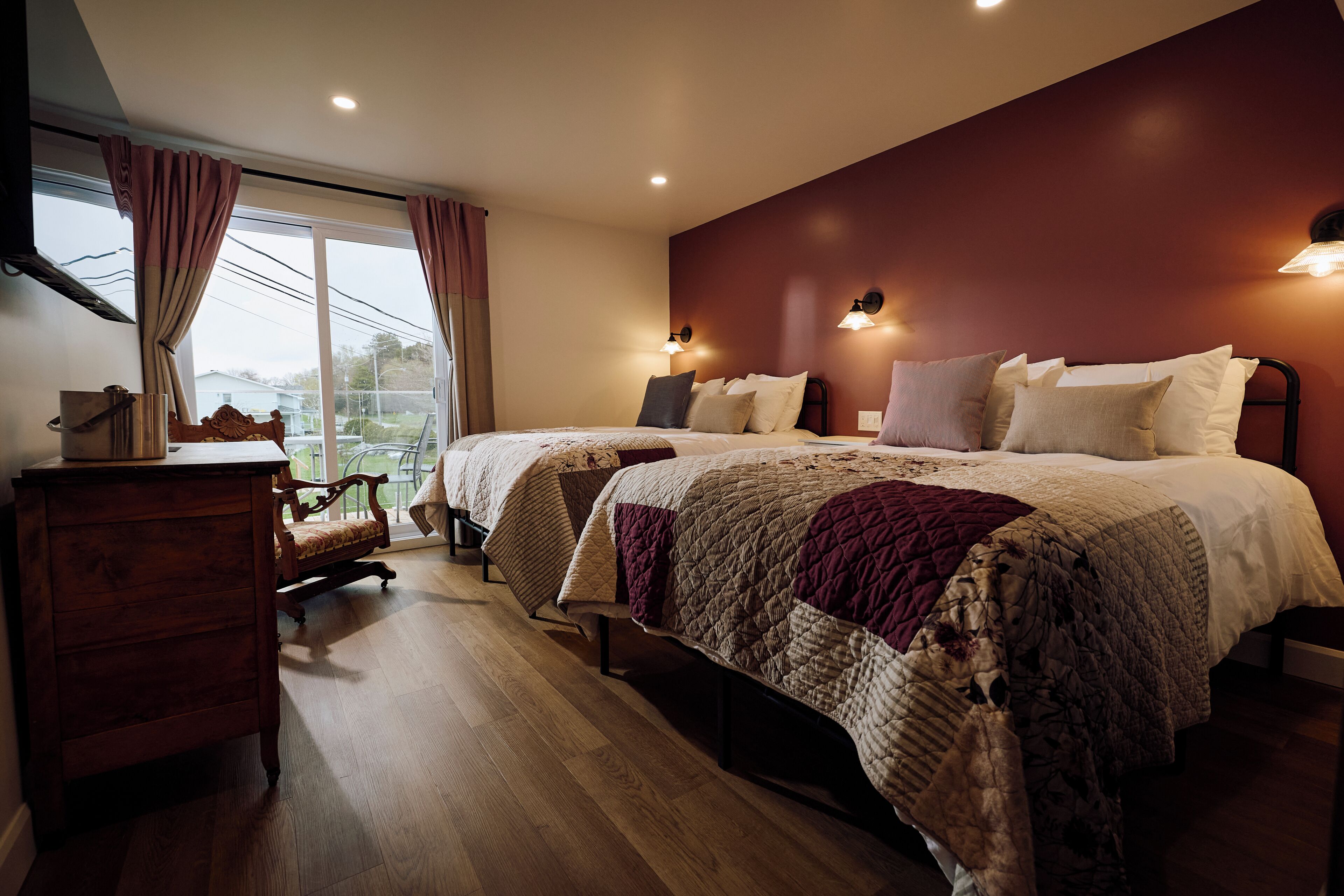 Chambre supérieure, 2e étage, section AUBERGE, 2 lits doubles | Lits bébé (gratuits), Wi-Fi gratuit, draps fournis
