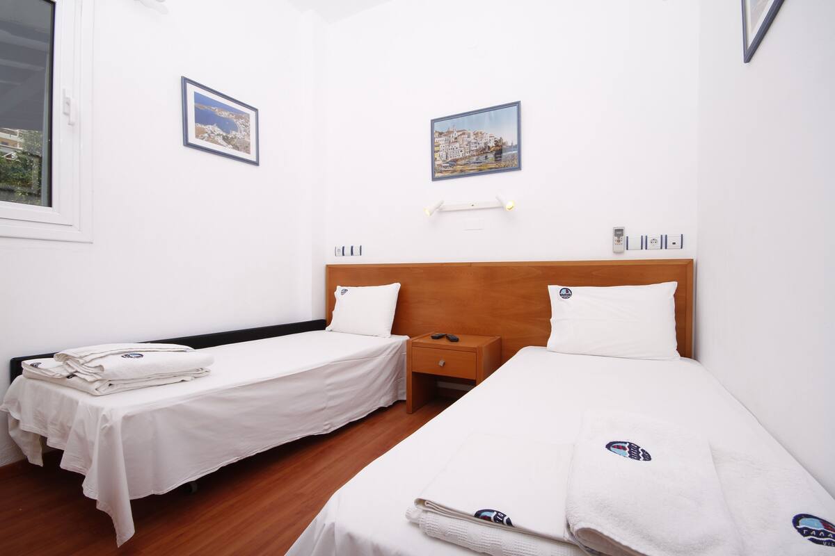Premium bedding, in-room safe, desk