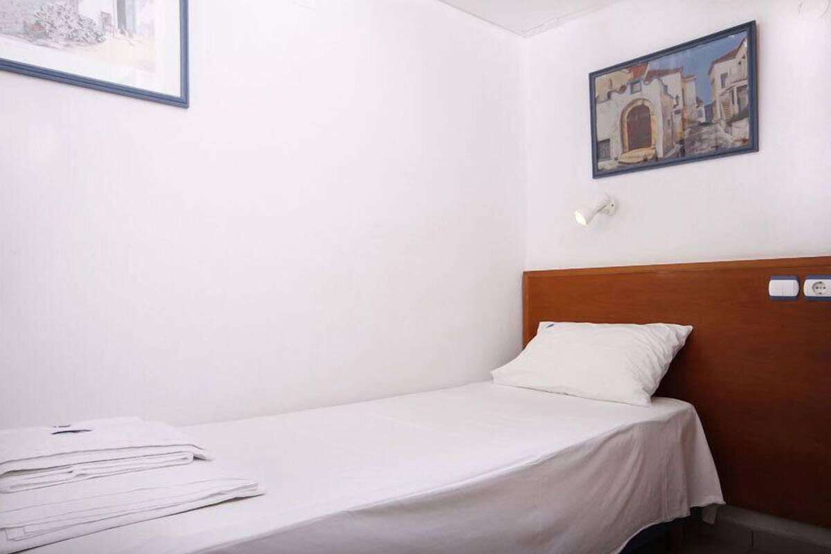 Premium bedding, in-room safe, desk
