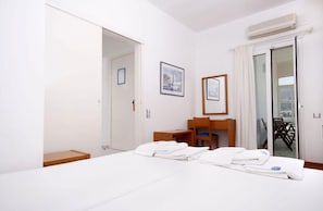 Premium bedding, in-room safe, desk