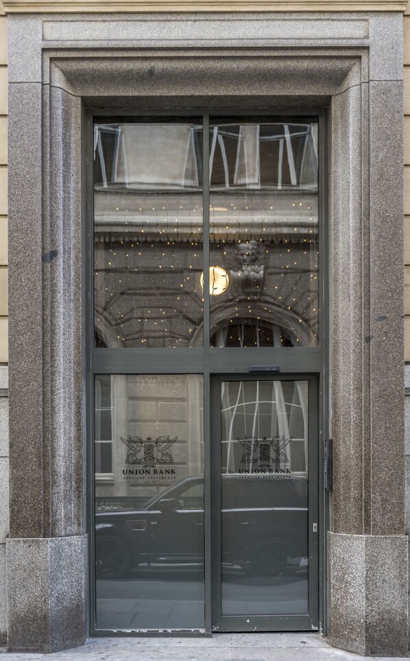 Property entrance - Union Bank Apartments (Liverpool)