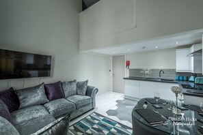 49-inch flat-screen TV with digital channels, TV - Union Bank Apartments (Liverpool)