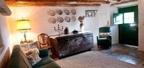 House, 2 Bedrooms | Individually decorated, individually furnished, cribs/infant beds - Aldeia da Mata Pequena (Mafra)