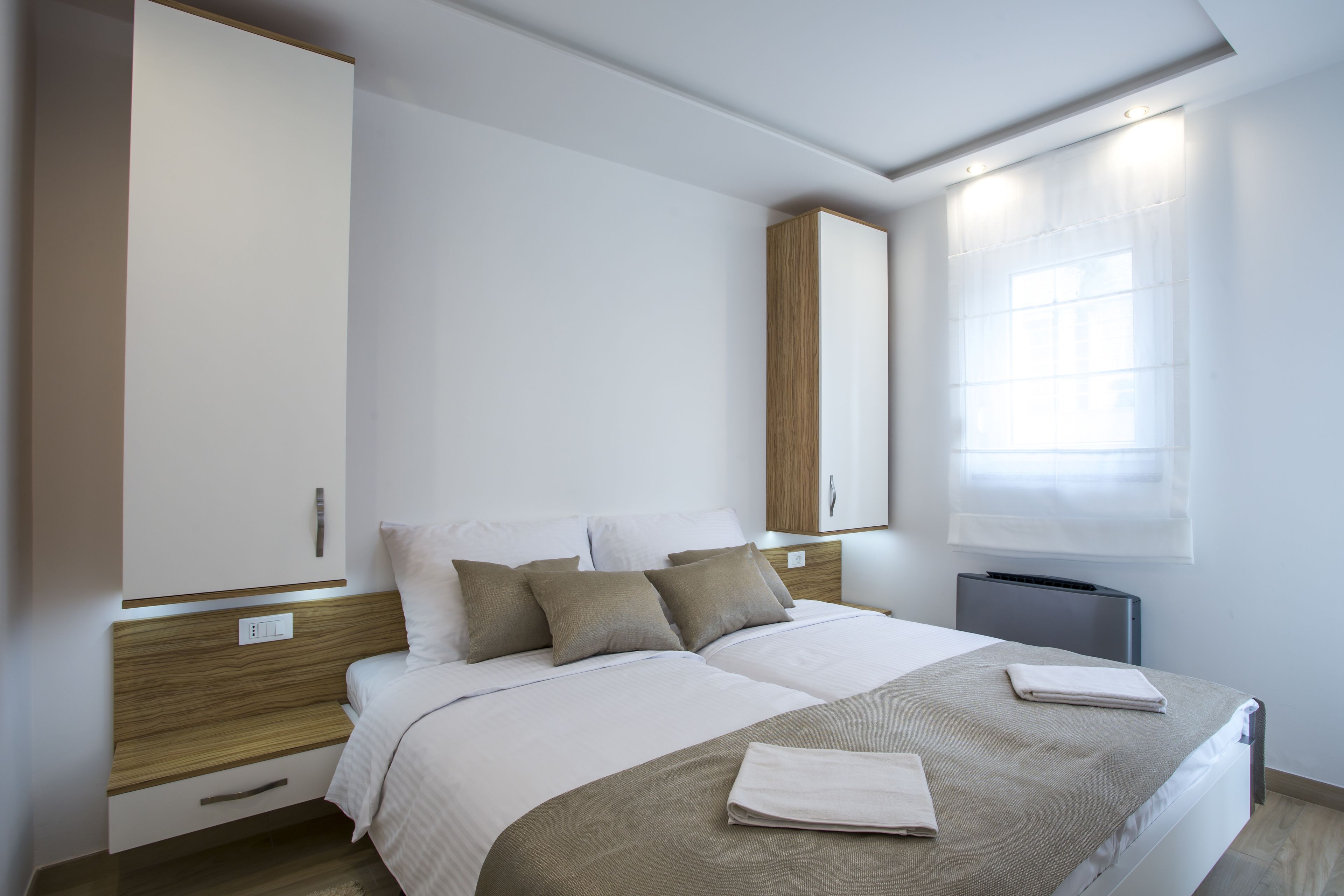 Double Room Single Use | In-room safe, individually furnished, desk, blackout drapes