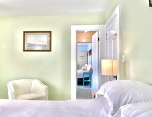 2 Bedroom Suite, Queen w/Queen - The Barnacle Inn (Nantucket)