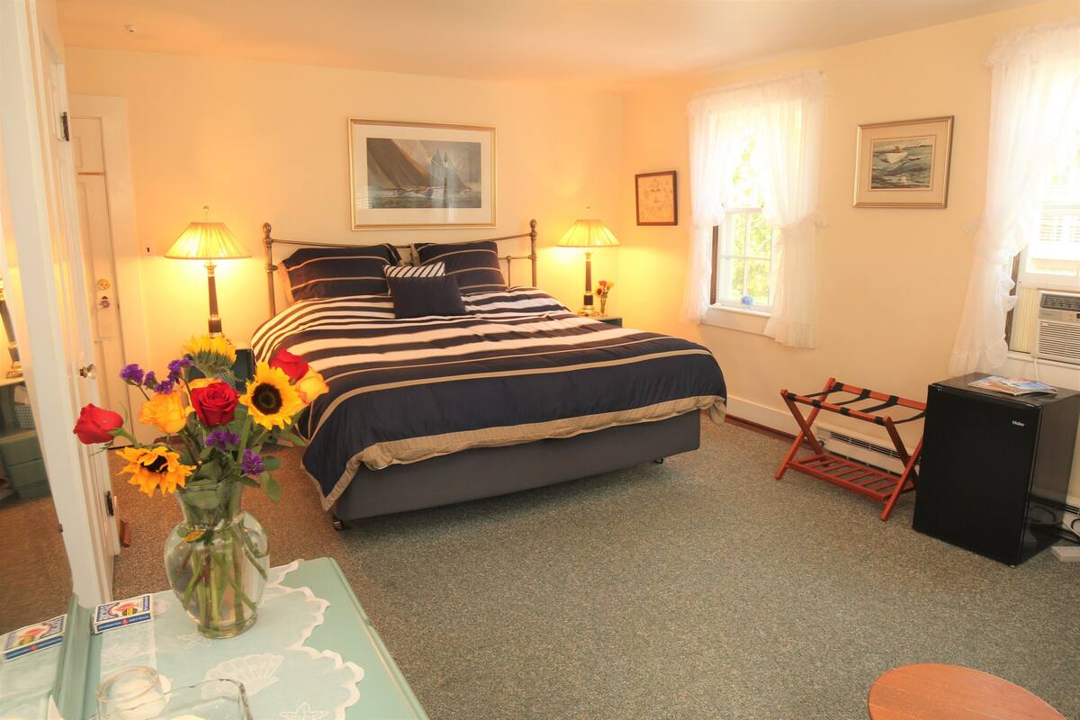 2 Bedroom Suite, King w/Single Twin | Individually decorated, individually furnished, desk, blackout drapes