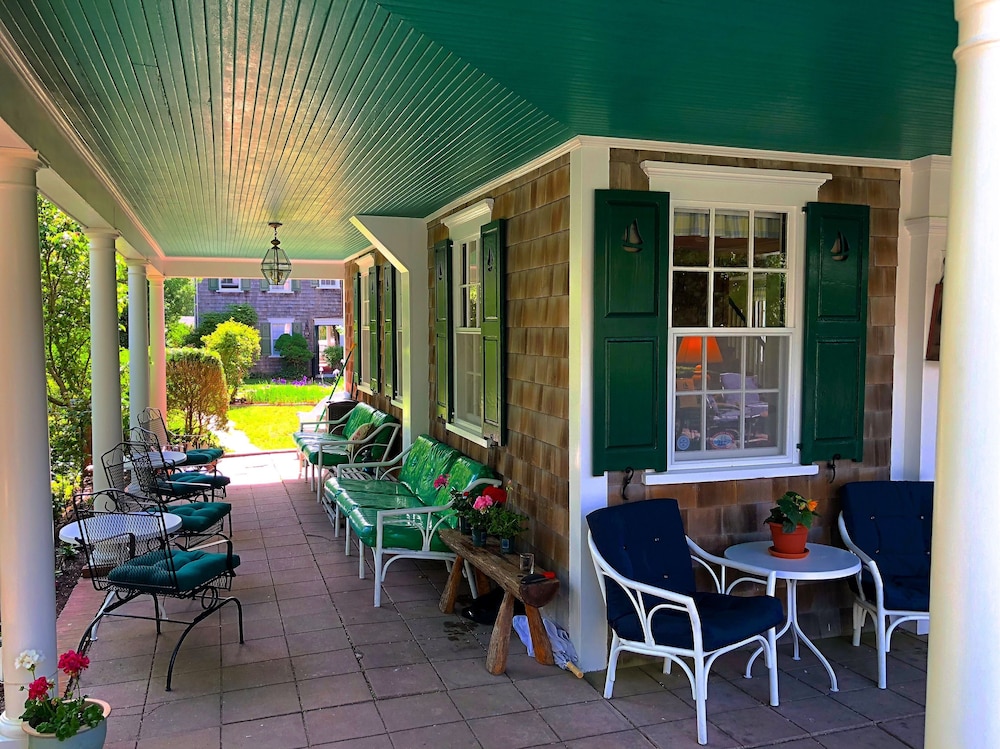 The Barnacle Inn by null