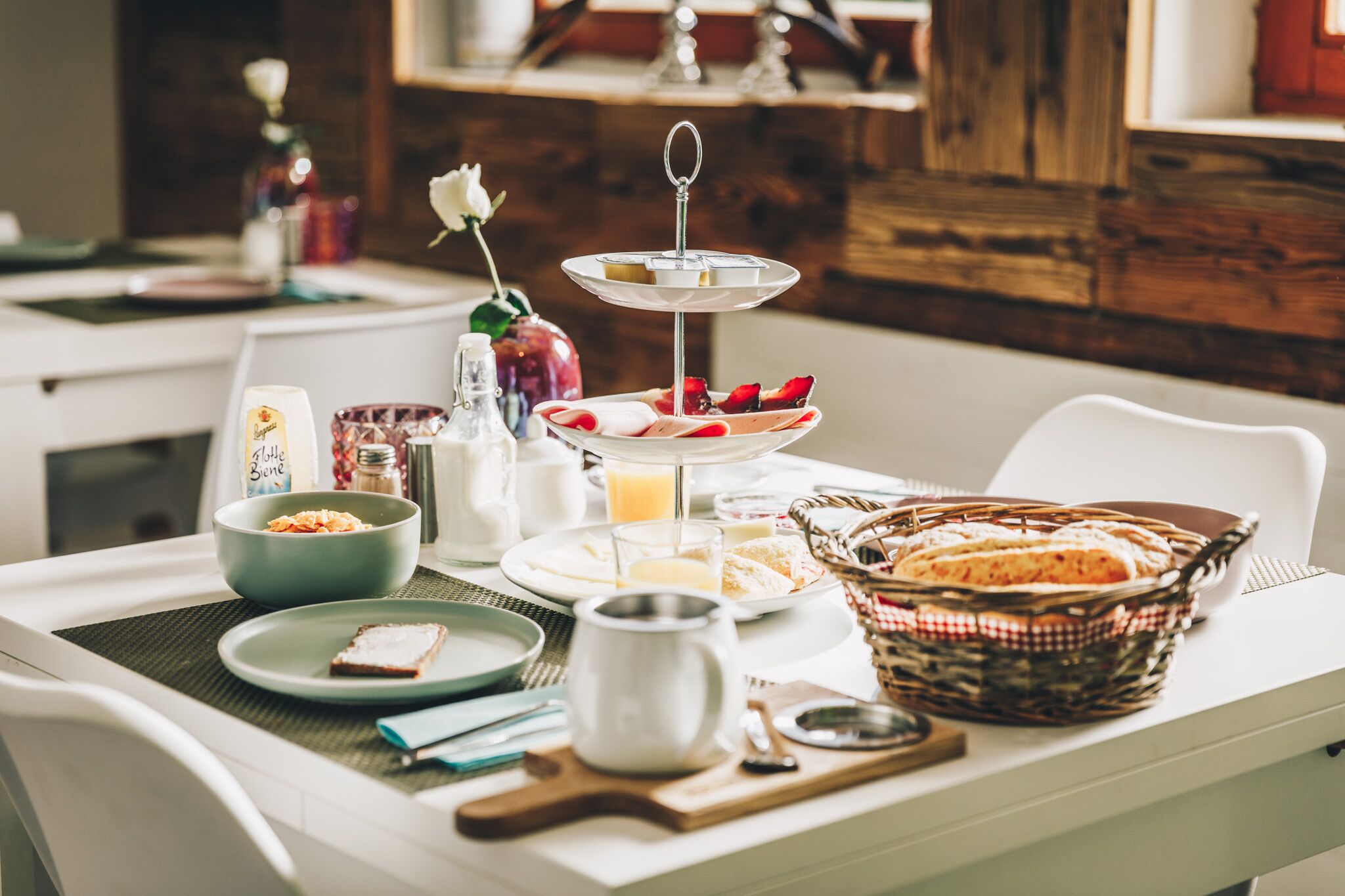 Daily cooked-to-order breakfast (EUR 9 per person)