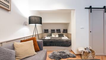 Economy Room, 1 Bedroom, Private Bathroom, Ground Floor | Soundproofing, free WiFi, bed sheets