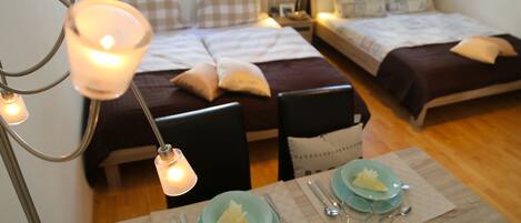 Premium Apartment, Kitchenette | Iron/ironing board, free WiFi