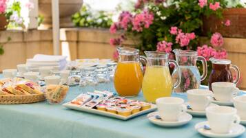 Colazione a buffet inclusa, servita tutte le mattine