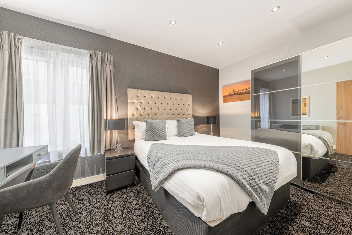 City Penthouse | Premium bedding, individually decorated, blackout curtains