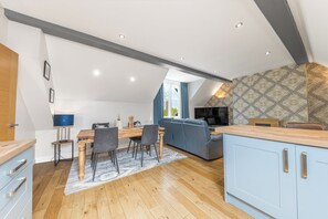 Individually decorated, individually furnished, blackout drapes - Abbey Apartments (Barrow-in-Furness)