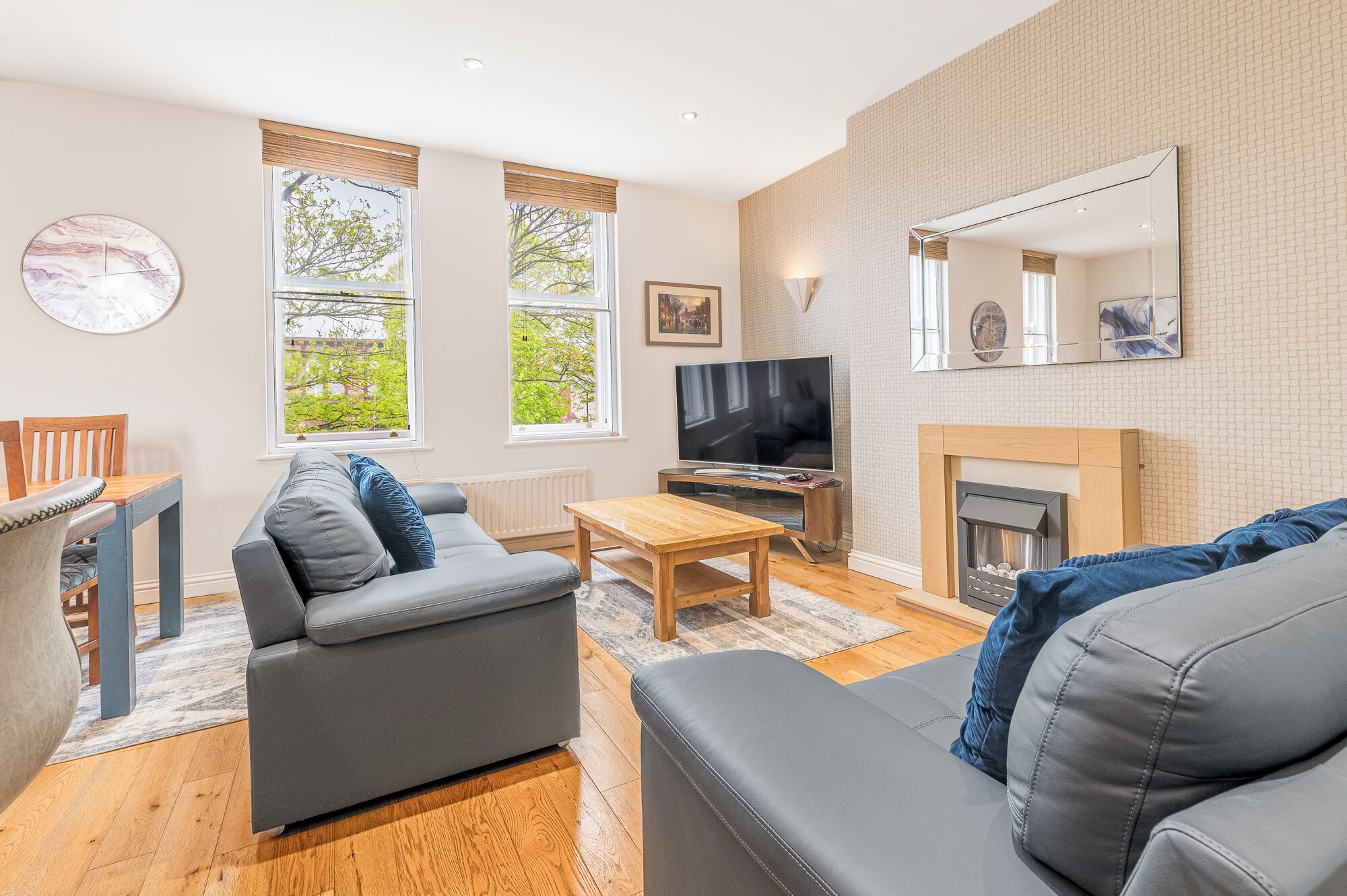 Executive Suite | Individually decorated, individually furnished, blackout drapes