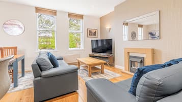 Executive Suite | Individually decorated, individually furnished, blackout drapes