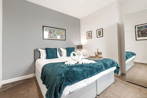 Individually decorated, individually furnished, blackout drapes - Abbey Apartments (Barrow-in-Furness)