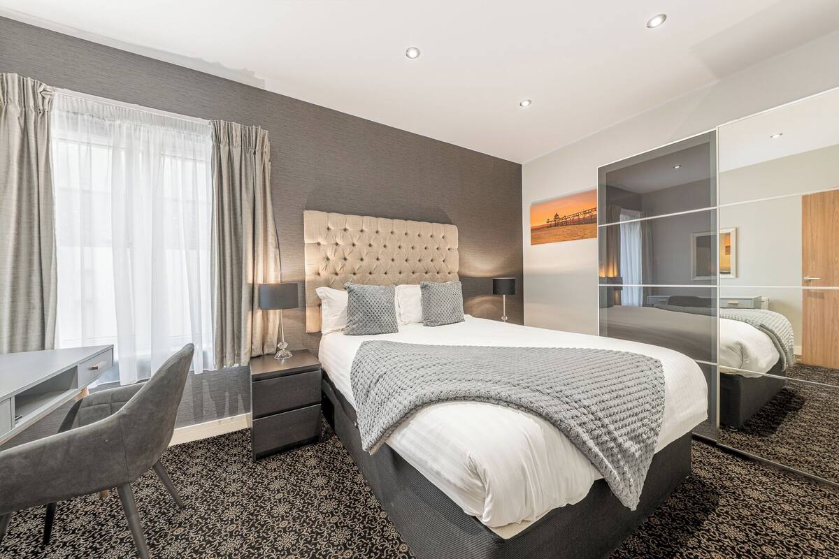 City Penthouse | Blackout drapes, soundproofing, iron/ironing board, travel crib