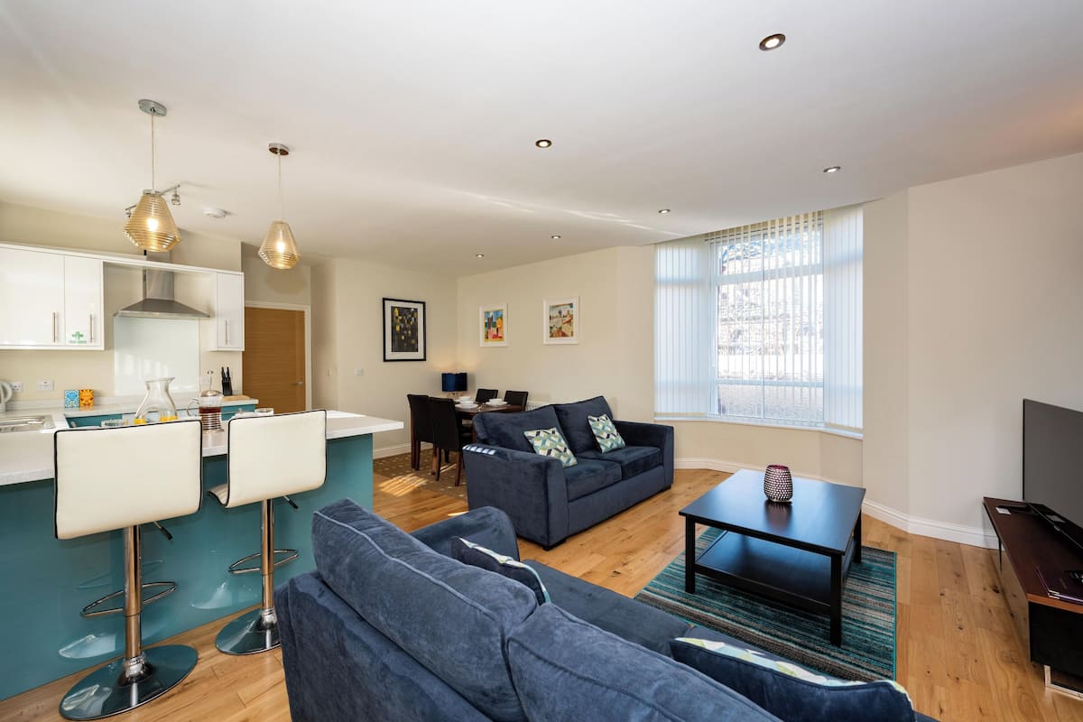 Apartment, 1 Bedroom | Blackout drapes, soundproofing, iron/ironing board, travel crib