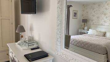 Luxury Double Room, Ground Floor (The Jersey Room) | Blackout drapes, soundproofing, bed sheets